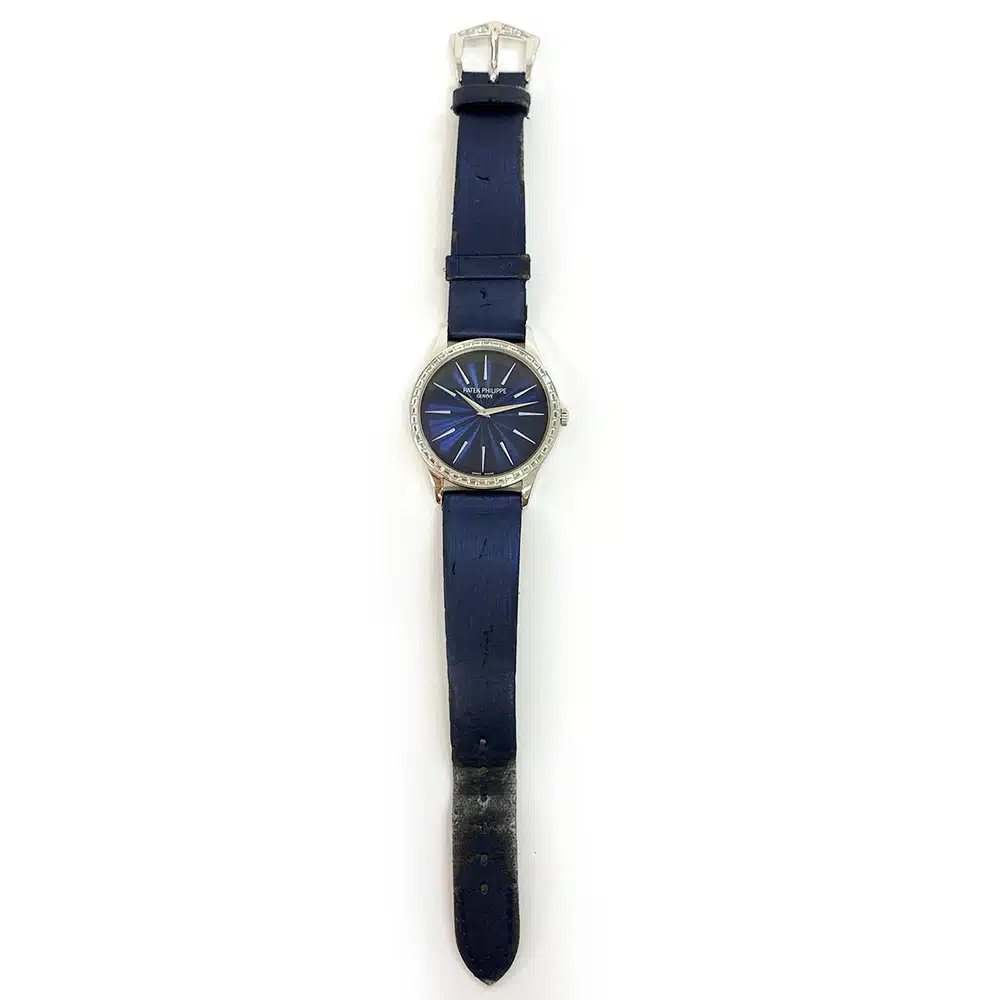 Patek Philippe Ladies Calatrava 33mm 4897/300G-001 White Gold With Blue Satin Watch Blue Dial 2017 – image 4