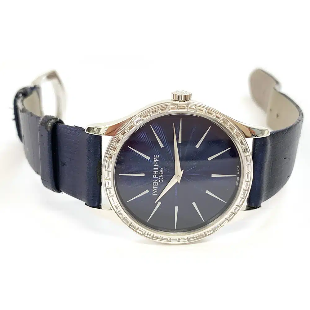 Patek Philippe Ladies Calatrava 33mm 4897/300G-001 White Gold With Blue Satin Watch Blue Dial 2017 – image 5
