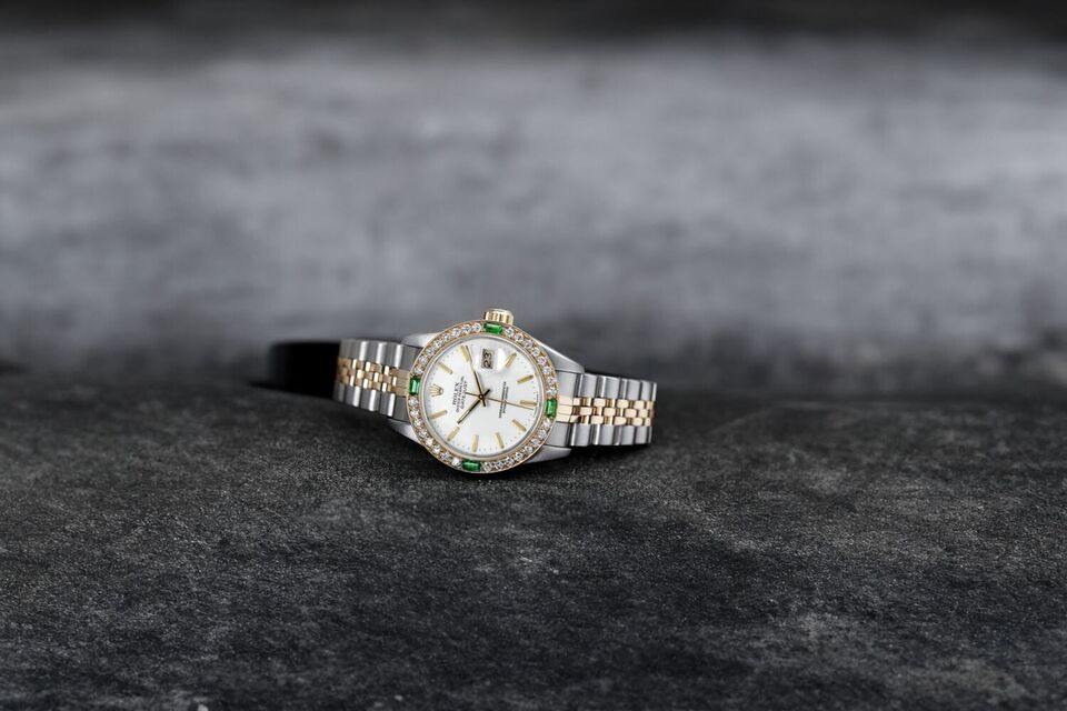 Rolex Lady-Datejust 26mm White Index Dial with Emerald & Diamond Bezel Ladies Watch 69173