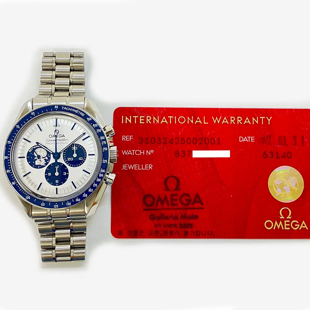 Omega Speedmaster Silver Snoopy Award 310.32.42.50.02.001 watch, dial detail
