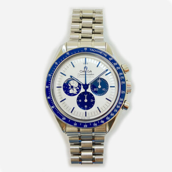 Omega Speedmaster Silver Snoopy Award 310.32.42.50.02.001 chronograph watch, white dial