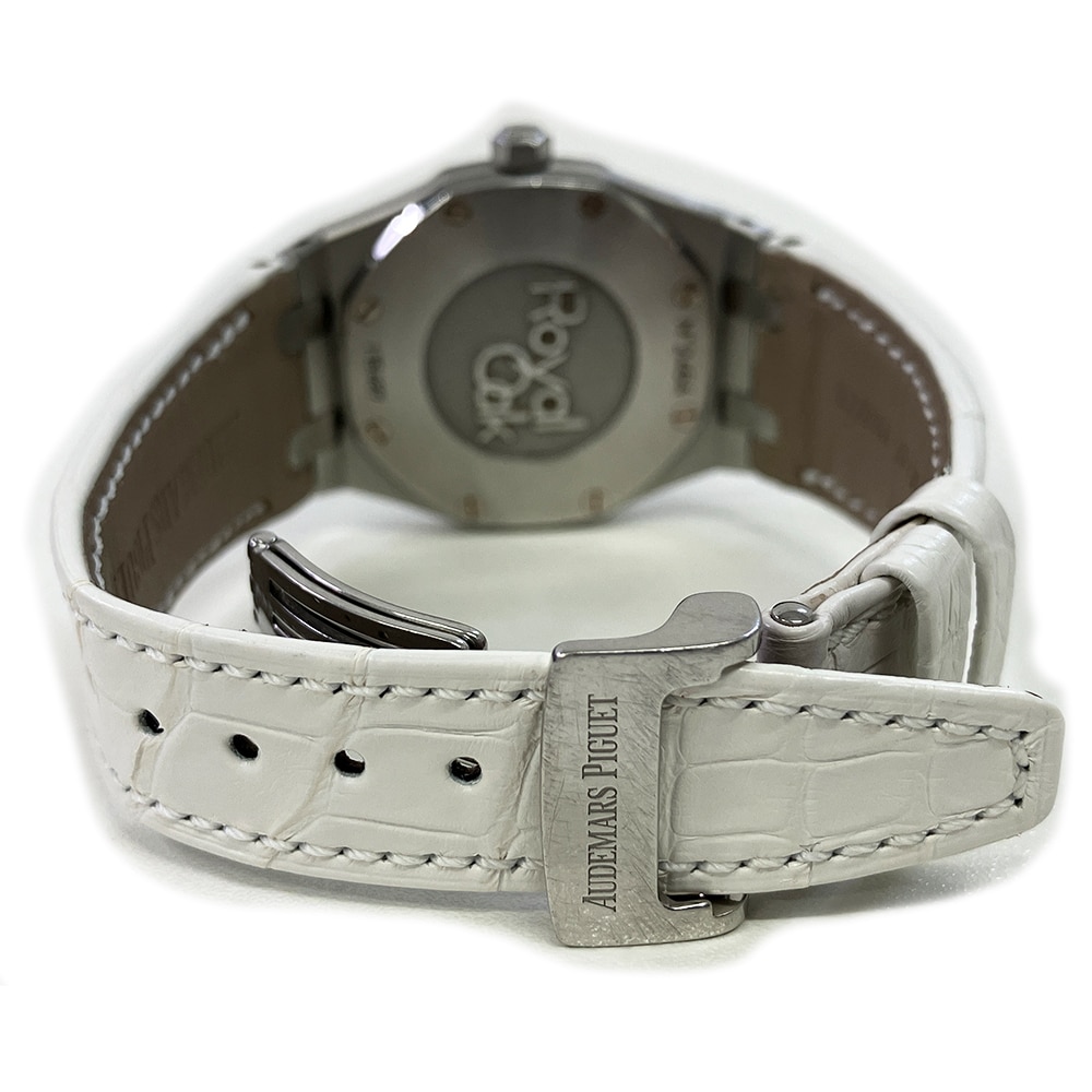 Audemars Piguet Royal Oak 67651ST.ZZ.DO11CR.01 33mm Stainless Steel with Silver Dial Lady Watch