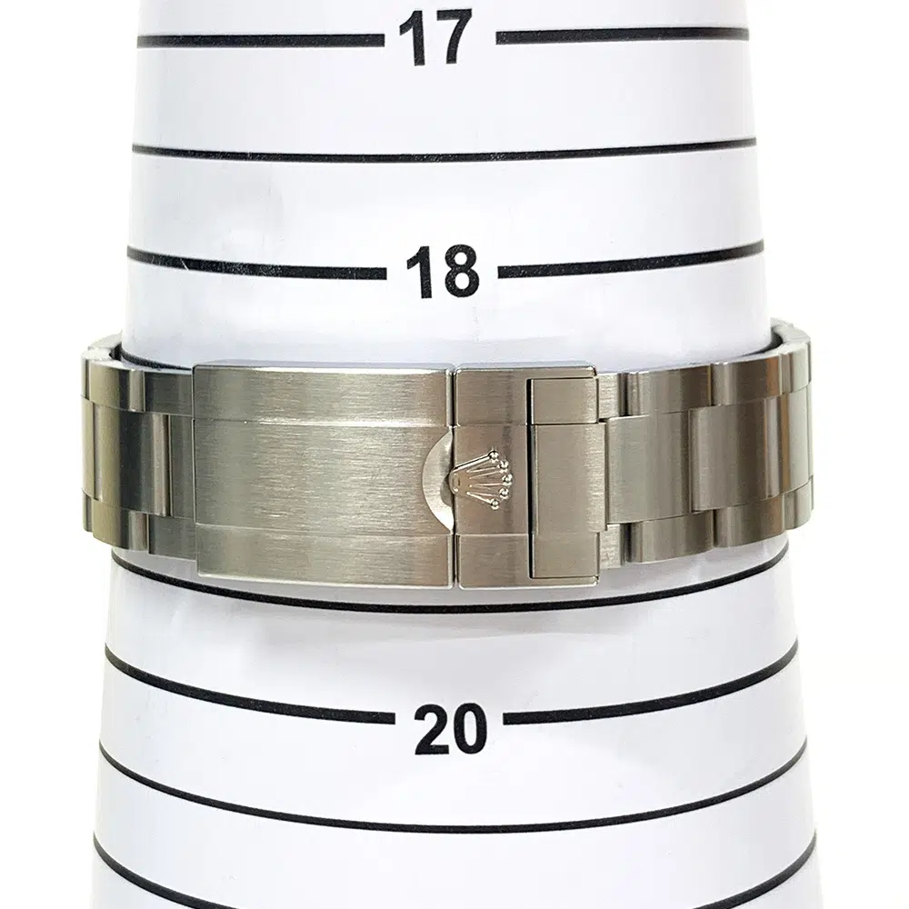 MINT Rolex Explorer II Black Dial 42mm 226570 Oyster Stainless Steel Watch 2022 – image 7