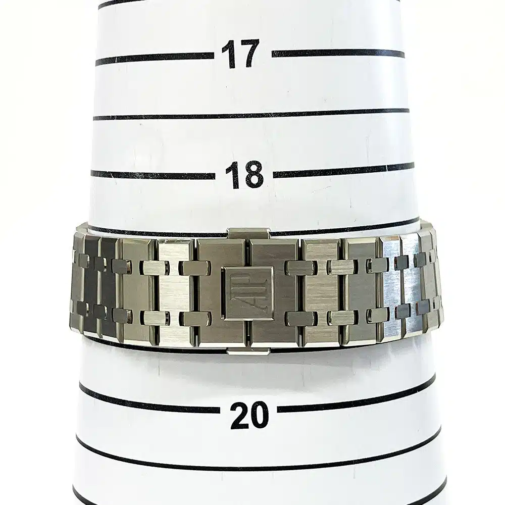 Audemars Piguet Royal Oak 15510ST.OO.1320ST.09 41mm Stainless Steel with Green Dial Watch 2023 – image 8