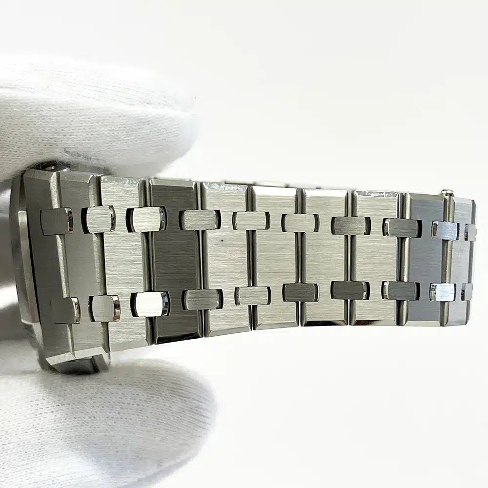 Audemars Piguet Royal Oak 15510ST.OO.1320ST.09 41mm Stainless Steel with Green Dial Watch 2023 – image 9