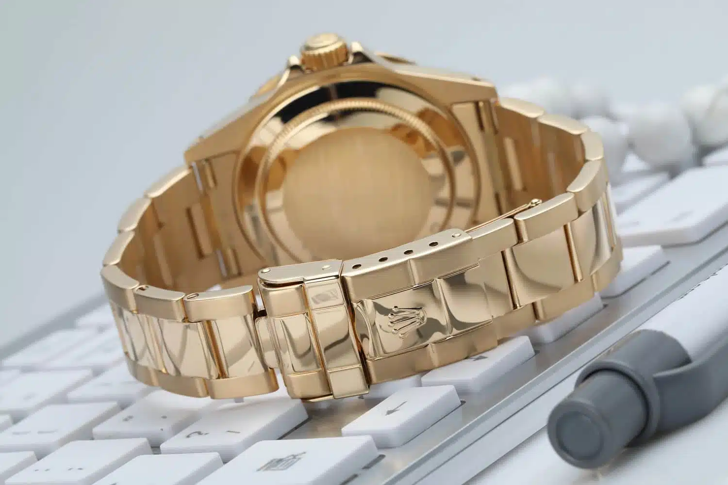 Rolex Yacht-Master 40 18K Yellow Gold Oyster 40MM Watch 16628 – image 6