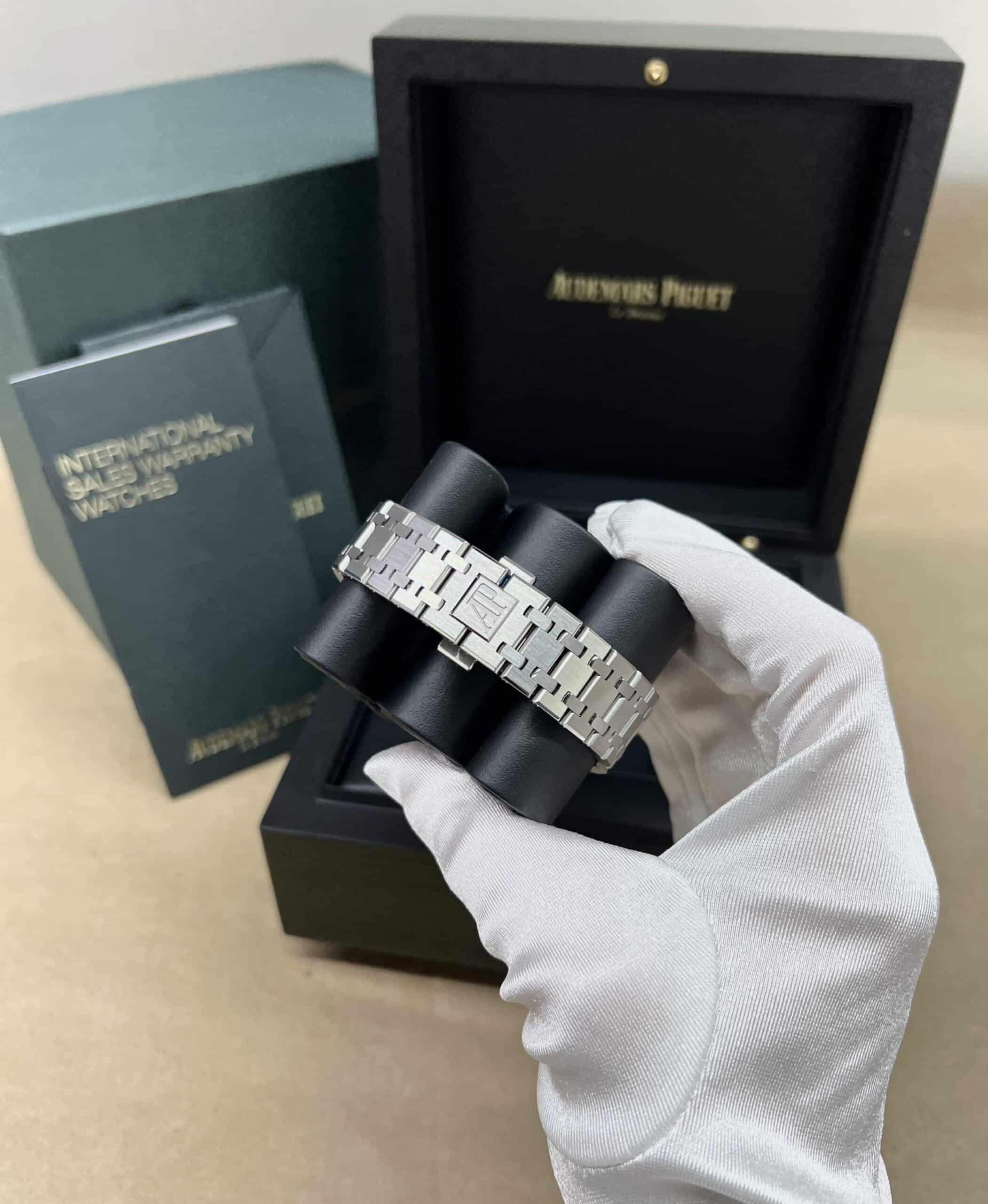 Audemars Piguet Royal Oak Chronograph Automatic 26315ST.OO.1256ST.01 Silver Dial Blue Subdials Stainless Steel Watch