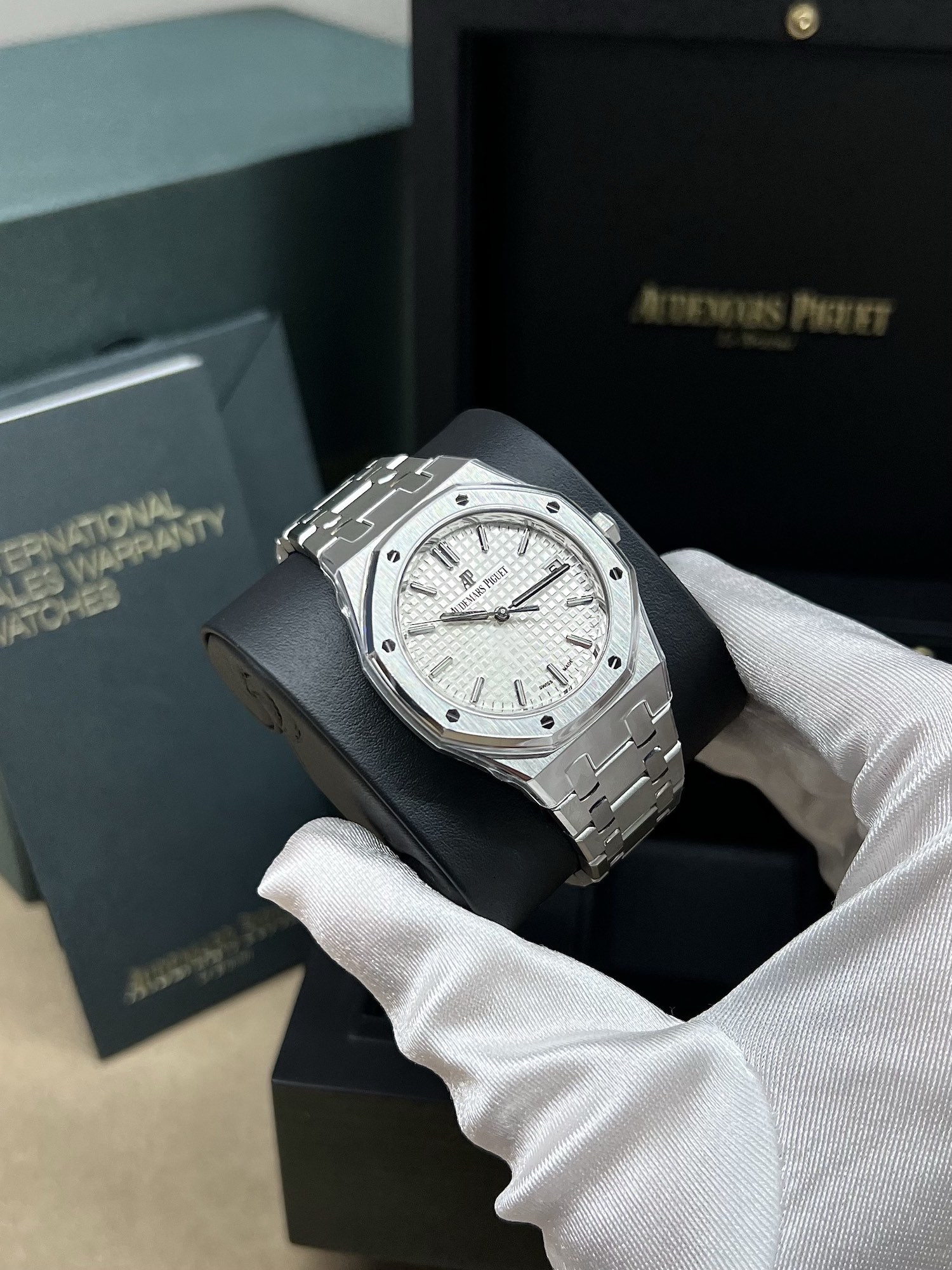 Audemars Piguet Royal Oak Automatic Silver Dial Stainless Steel 34mm Watch Complete 77350ST.OO.1261ST.01