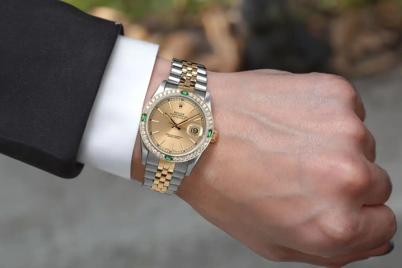 Rolex Datejust 31 Champagne Dial Two Tone Ladies Watch Diamond/Emerald Bezel 68273 – image 4