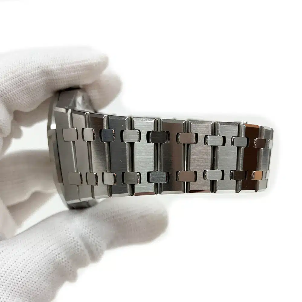 MINT Audemars Piguet Royal Oak 41mm 15500ST.OO.1220ST.04 Stainless Steel Watch Silver Dial 2021 – image 7