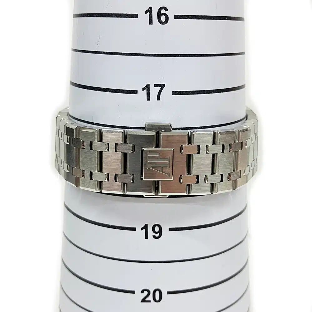 MINT Audemars Piguet Royal Oak 41mm 15500ST.OO.1220ST.04 Stainless Steel Watch Silver Dial 2021 – image 6