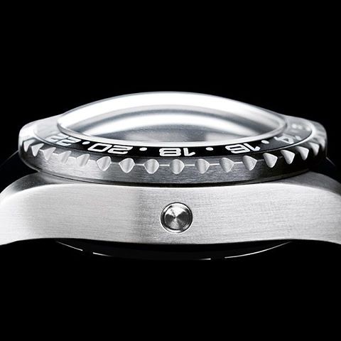 helium escape valve