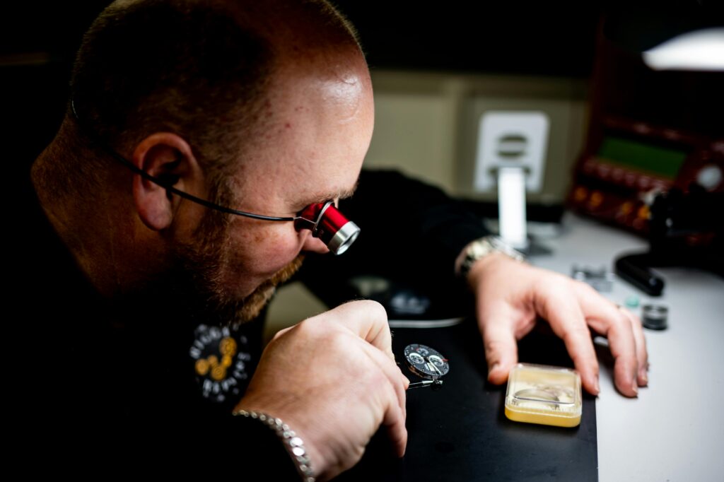 How to Value a Watch Like a Pro: Expert Guide to Maximum Returns